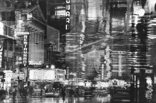 Ernst Haas Times Square reflections, NY Tirage gelatino argentique d'époque 15,8 x 23,7 cm Dim. papier: 20 x 25 cm