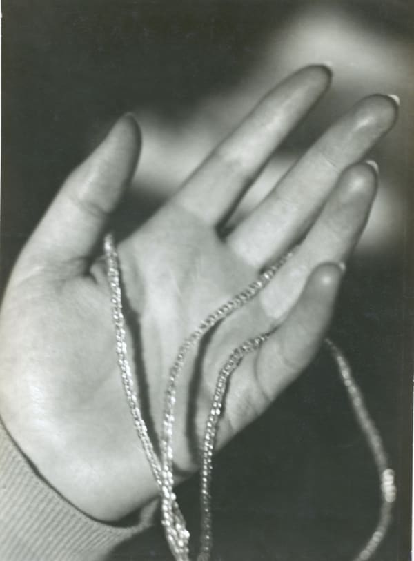 Germaine Krull, Collier de Lakhovsky, 1925-1926