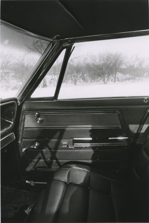 Tom Arndt Car interior in winter Tirage gélatino argentique d'époque réalisé par l'artiste 13,8 x 20,9 cm Dim. papier: 27,9 x 35,3 cm