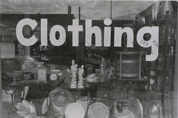 Tom Arndt Clothing, Minneapolis Tirage gélatino-argentique d'époque, réalisé par l'artiste 13,9 x 20,8 cm Dim. papier: 27,9 x 35,3 cm
