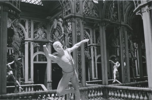 Hervé Guibert Musée Grévin, Paris Tirage gélatino-argentique d'époque 17 x 25,5 cm Dim. papier: 20 x 30 cm
