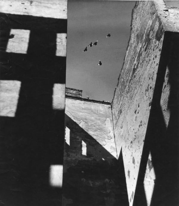 Ernst Haas Ruins in Vienna, Vienna after war Tirage gélatino-argentique d'époque Dim. papier: 20 x 23 cm