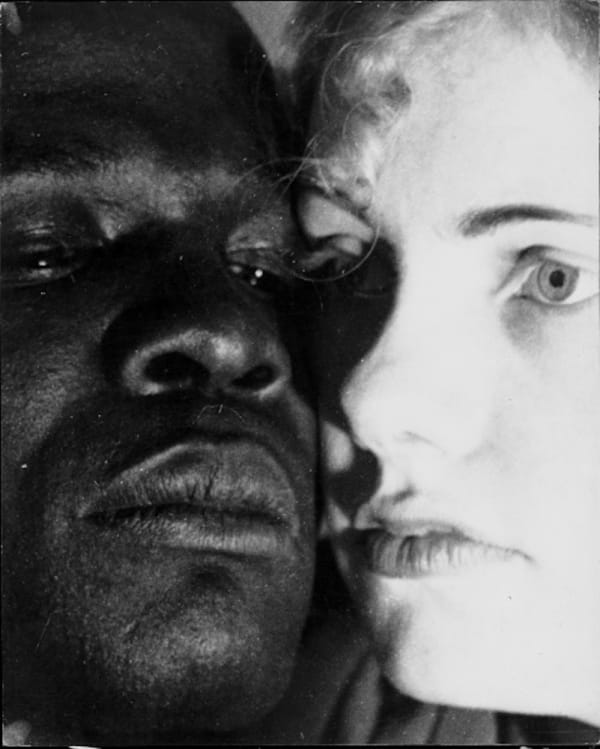 Erwin Blumenfeld Black and White Tirage gélatino-argentique d'époque, réalisé par l'artiste 30 x 24 cm Dim. papier: 30 x 24 cm