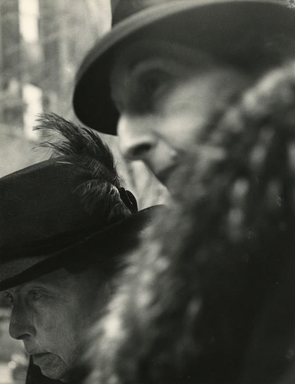 Leon Levinstein, Untitled (two woman, feather hat, fur coat), c.1952
