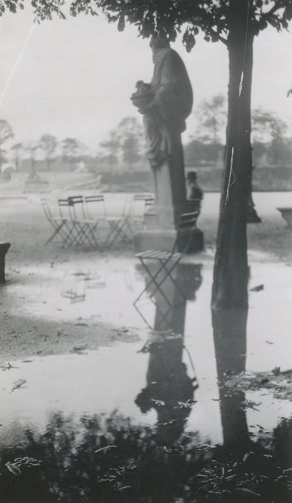 Dora Maar, Untitled (chair in flooded field), fin des années 1920