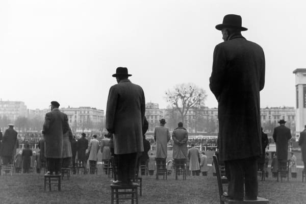 Sabine Weiss Courses à Auteuil, Paris Tirage gélatino-argentique postérieur 24 x 37 cm Dim. papier: 30 x 40 cm