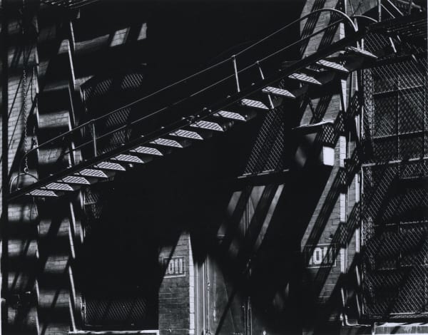 Ray K. Metzker Early Philadelphia Tirage gélatino-argentique d'époque, réalisé par l'artiste 18 X 23,1 cm Dim. papier: 20,2 x 25,4 cm
