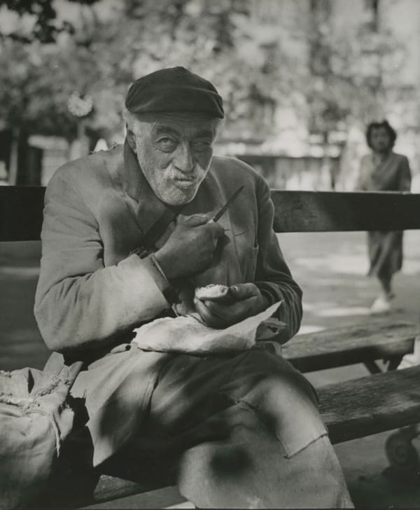 Sabine Weiss Paris Tirage gélatino-argentique d'époque réalisé par l'artiste 25 x 23 cm Dim. papier: 25 x 23 cm