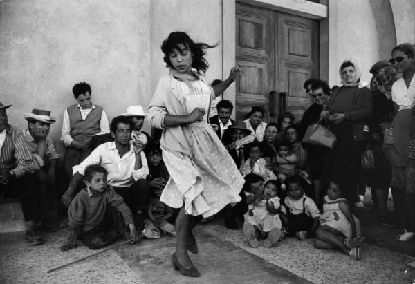 Sabine Weiss Saintes-Maries de la Mer Tirage gélatino-argentique d'époque réalisé par l'artiste 20 x 29,5 cm Dim. papier: 20 x 29,5 cm
