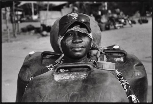 Romuald Hazoumè Roulette Béninoise Tirage Pigmentaire sur papier Hahnemuhle Photo Rag Baryta sur Dibond 80 x 120 cm 31 x 47 in