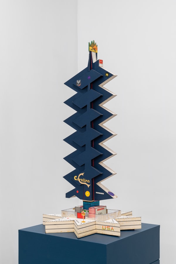 Bodys Isek Kingelez Carolina Carton, papier, éléments métalliques 100 x 50 x 50 cm