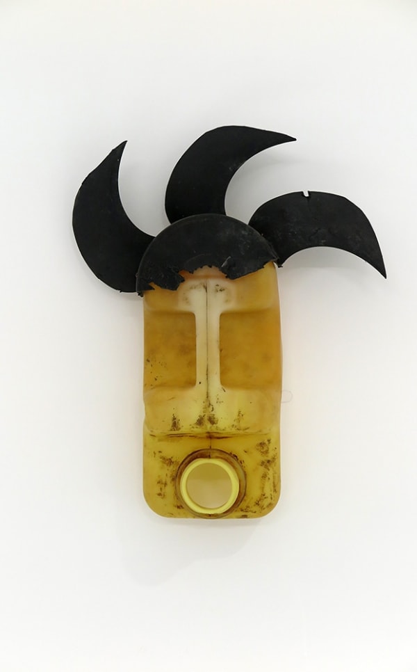 Romuald Hazoumè Mine-Heure Plastique 34 x 27 x 10 cm 13.4 x 10.6 x 3.9 inches