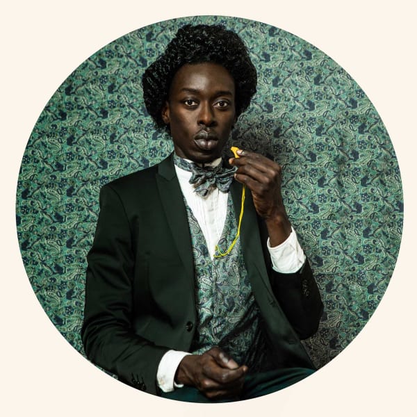 Omar Victor Diop Frederick Douglass impression jet d'encre pigmentaire sur papier Harman By Hahnemuhle 90 x 90 cm 35 7/16 x 35 7/16 inches