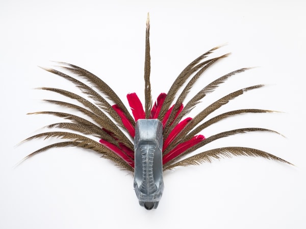 Romuald Hazoumè Tobago Plastique et plumes, cuivre 86 x 126 x 20 cm