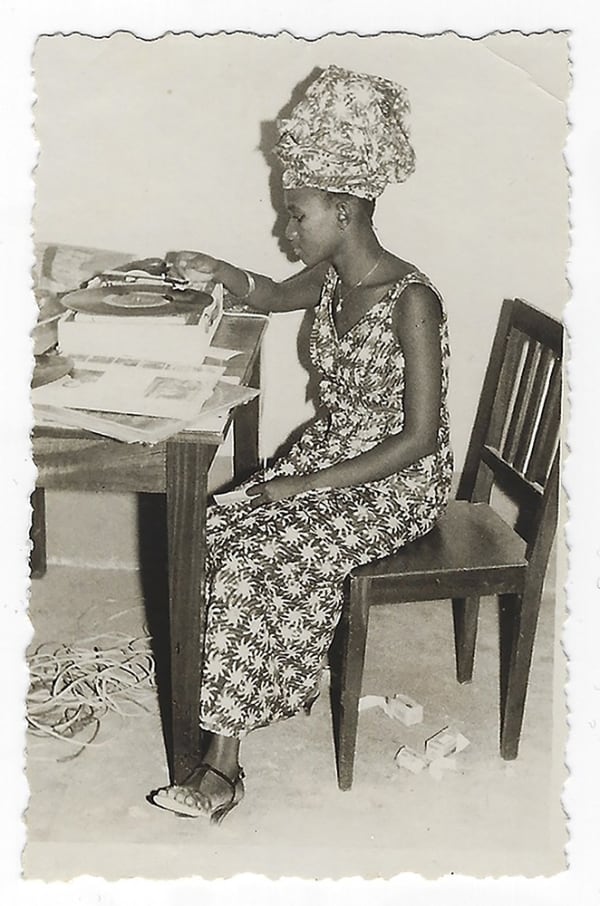 Malick Sidibé Sans titre Tirage argentique d'époque. 5,3 x 8,3 cm
