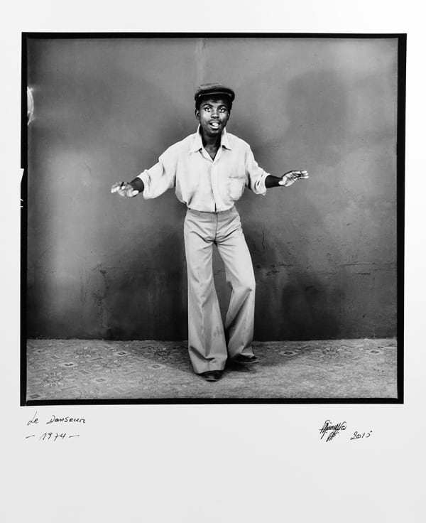 Ambroise Ngaimoko Le danseur Tirage argentique baryté 36 x 36 cm 14,1732 x 14,1732 inches Dims. Papier: 40 x 50 cm, 15.7 x 19.7 inches