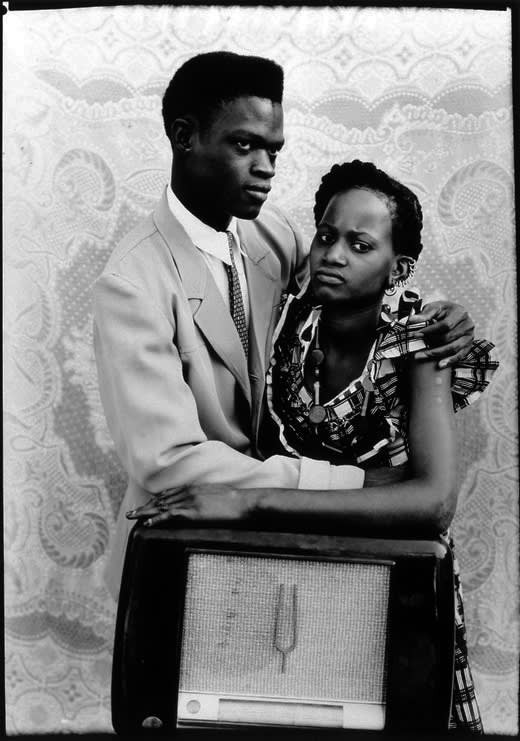 Seydou Keïta Sans titre Tirage argentique Baryte 36 x 51 cm 19,7 x 23,6 inches Dims. Papier: 50 x 60 cm
