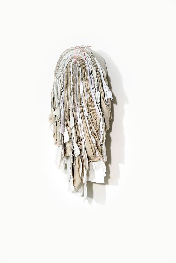 Joël Andrianomearisoa Sans titre coton 80 x 23 x 17 cm 31.5 x 9 x 6.7 inches