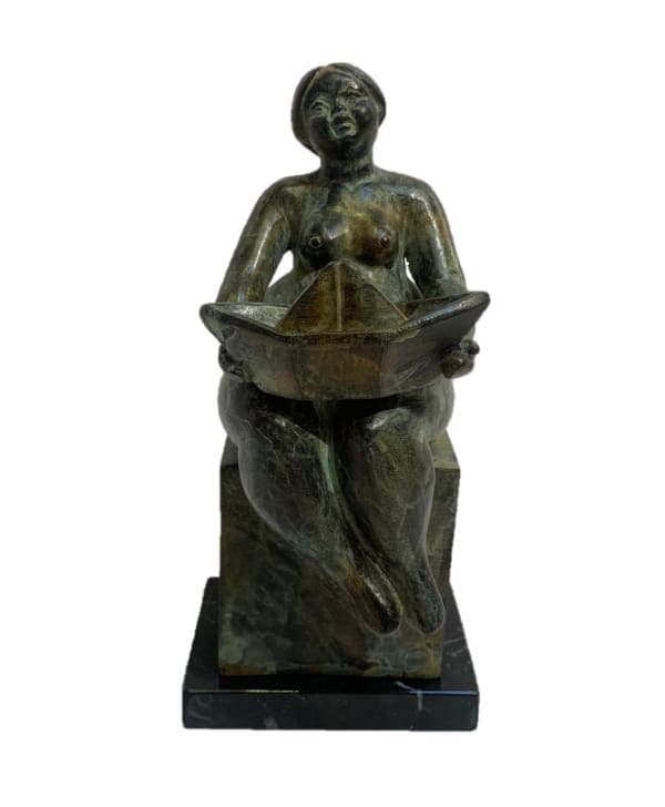 José Torres, "Jugando barquitos de papel" (mujer), 2025