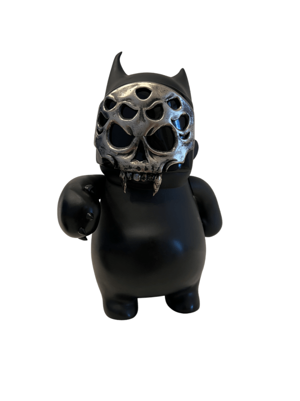 LilmisterP x John Medina, Sin título (mascara plateada), 2025