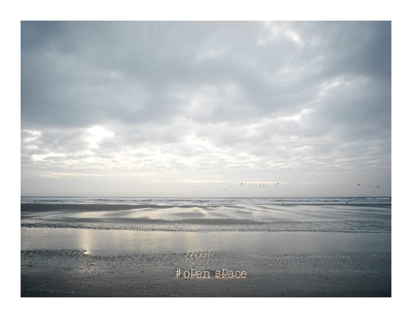 Anne Valverde, I Work In An Open Space - damaged, 2020