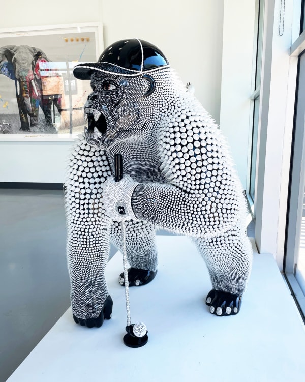 Eddy Maniez, Gorille Golfeur Noir Nacre 100 cm, 2021