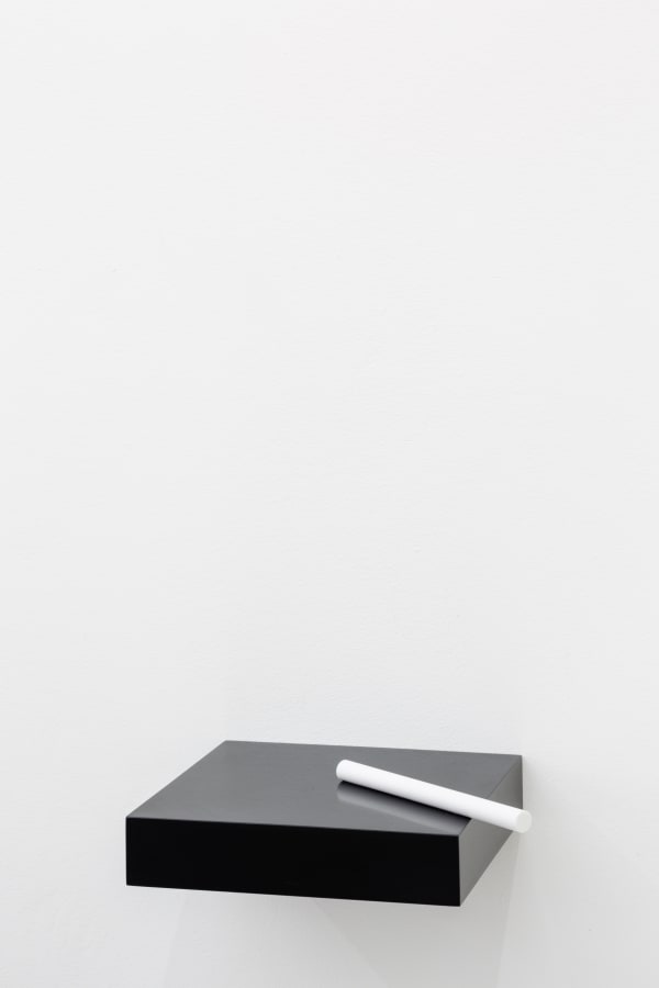 Mathieu Mercier, Sans titre (Corian noir blanc), 2012