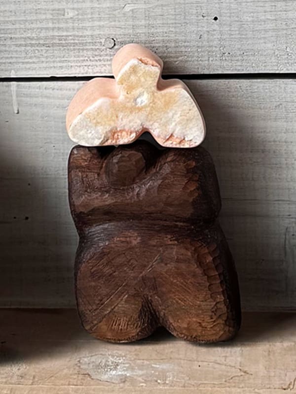 Nadia Yaron, Person carrying a trillium flower, 2025