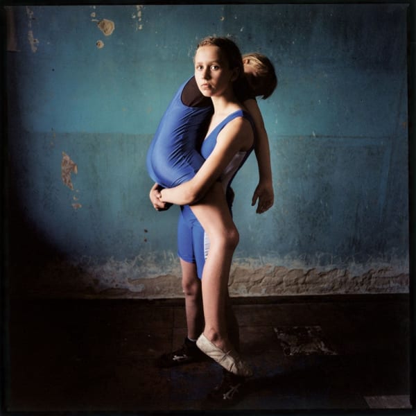 Michal Chelbin, Girl Lifting a Girl, Ukraine, 2008