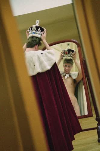 Alison Jackson, William tries on crown, 2005