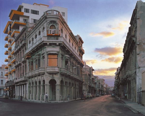 Robert Polidori, Avenida San Lázaro (from the Paseo del Prado), Centro Habana, 2000