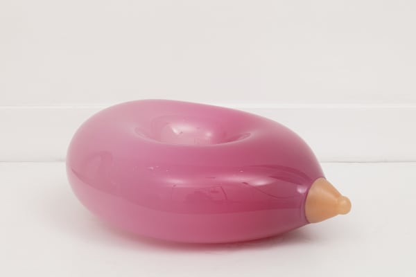 Nevine Mahmoud, teet hole (blushing), 2021