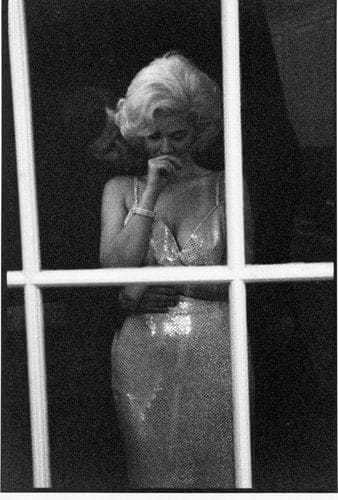 Alison Jackson, Marilyn Looking through Window, 2000