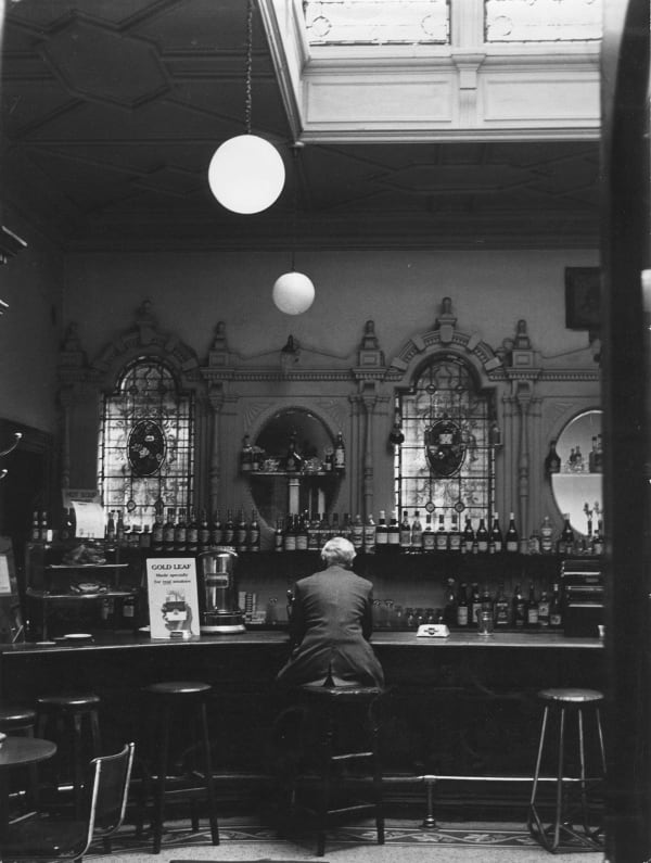 Edward Quinn, The bar of the Grosvenor Hotel near Westland Row Railway Station, Dublin, 1963
