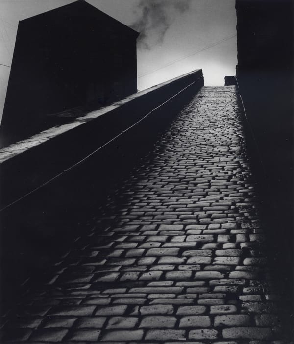 Bill Brandt, Snicket in Halifax, 1937