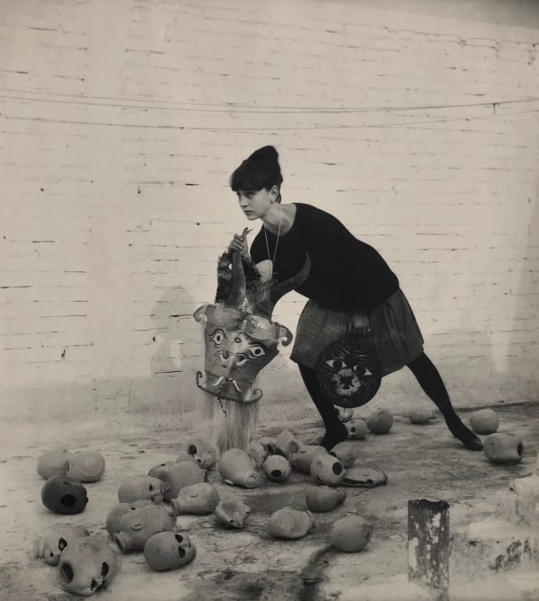Kati Horna, Mujer y mascara, Ciudad de Mexico, 1963