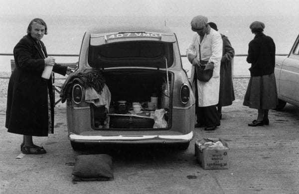 Bruce Davidson, Tea in Brighton, 1960