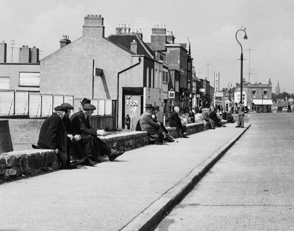 Edward Quinn, Old men sitting and waiting, Dublin 1963