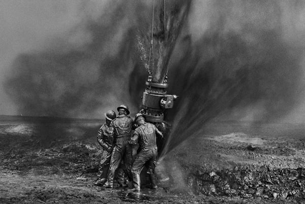 Sebastião Salgado, Kuwait - A Desert on Fire Portfolio, 1991