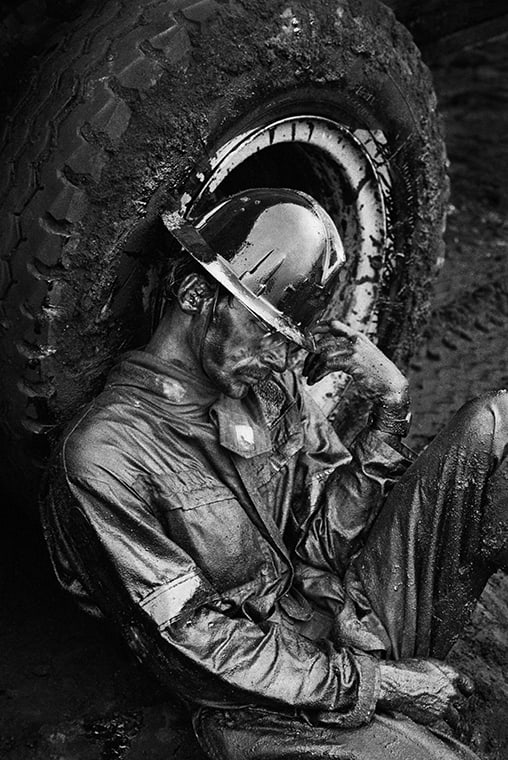 Sebastião Salgado, Kuwait - A Desert on Fire Portfolio, 1991