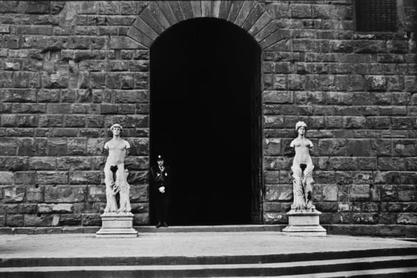 Elliott Erwitt, Palazzo Vecchio, Florence, 1948, printed c. 1990
