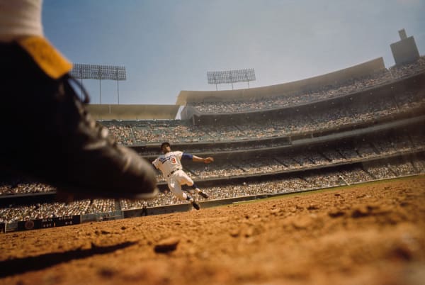 Neil Leifer, Willie Davis Sliding into Base, 1968