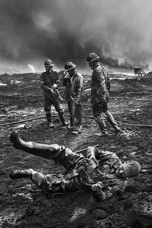 Sebastião Salgado, Kuwait - A Desert on Fire Portfolio, 1991