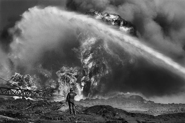 Sebastião Salgado, Kuwait - A Desert on Fire Portfolio, 1991