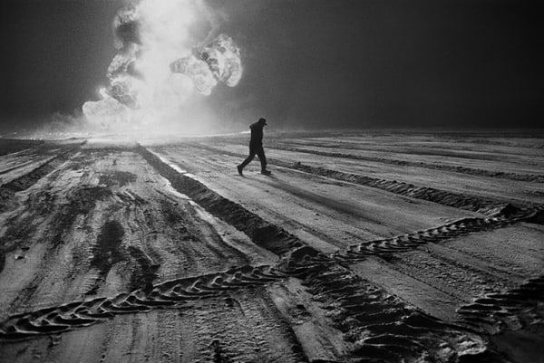 Sebastião Salgado, Kuwait - A Desert on Fire Portfolio, 1991