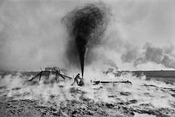 Sebastião Salgado, Kuwait - A Desert on Fire Portfolio, 1991