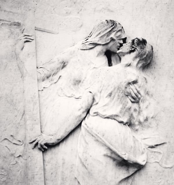 Michael Kenna, Gravestone Kiss, Cimitero San Michele, Venice, 2007