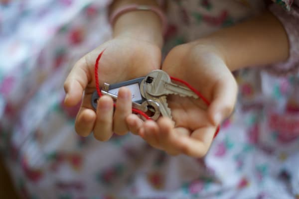 Chiharu Shiota, The Key in the Hand, 2015