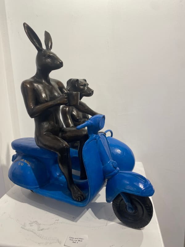 Gillie and Marc, Vespa Side car Bleu
