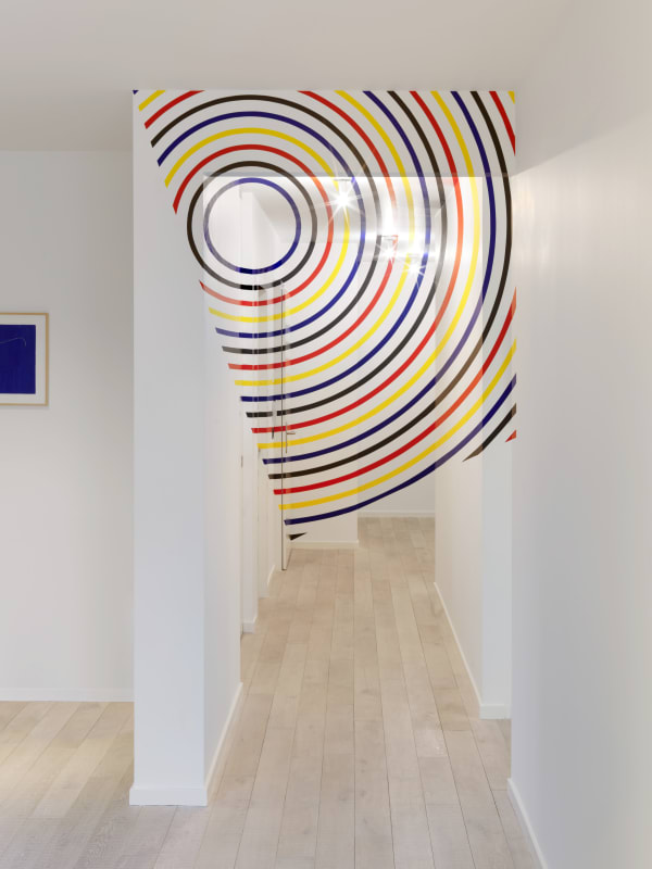 Felice VARINI, Quadrilatère d'arcs et de cercles, bleu, noir, rouge, jaune, 2015